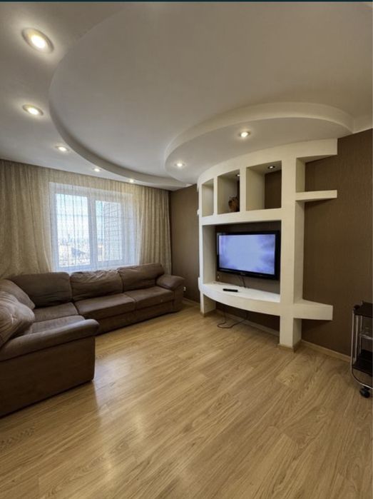 Оренда 2-3х кімнатної квартири Космонавтів від власника