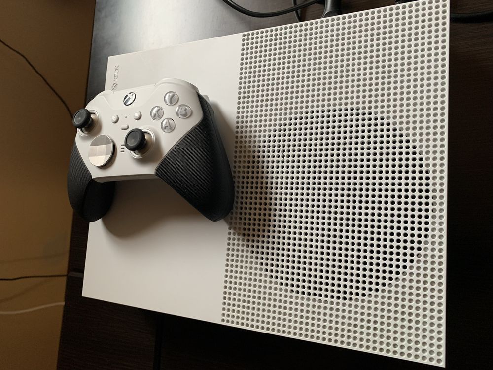 Konsola XBox One S, pad elite 2, 4 gry