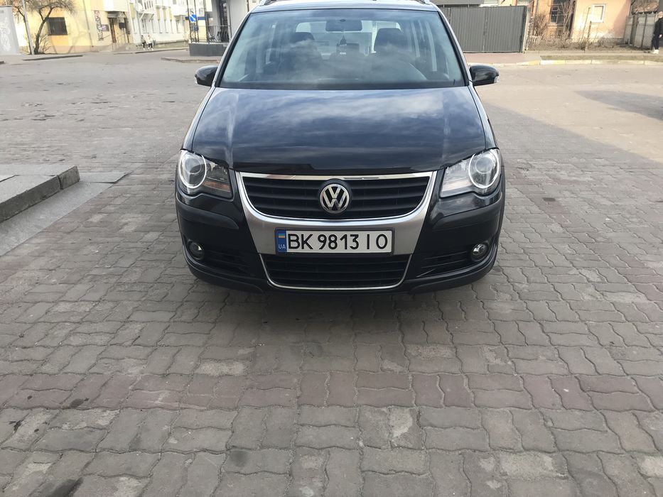 Volkswagen Touran TSI MT (140 к.с.) Base