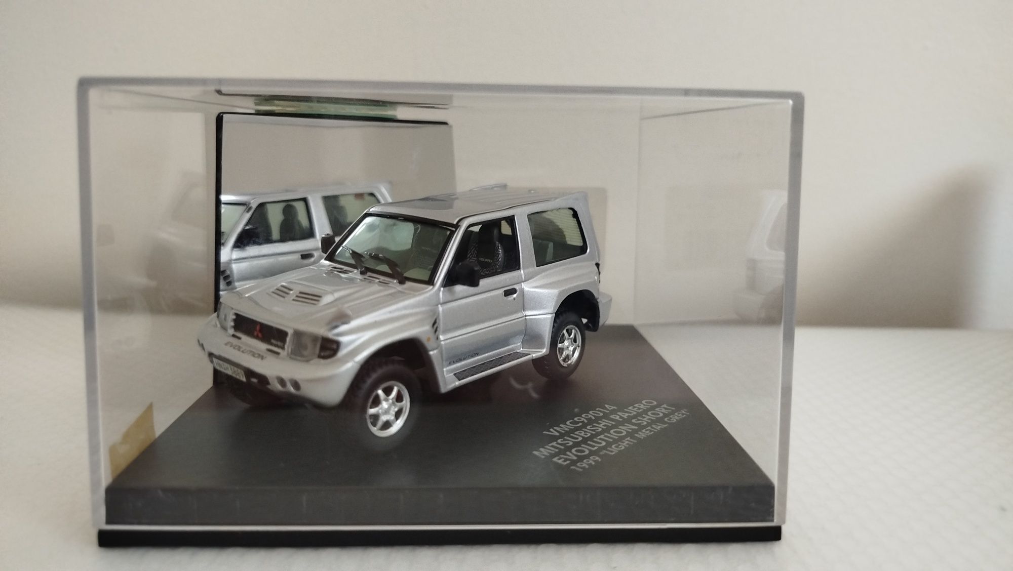 Miniatura Mitsubishi Pajero Evolution 1/43 Nova