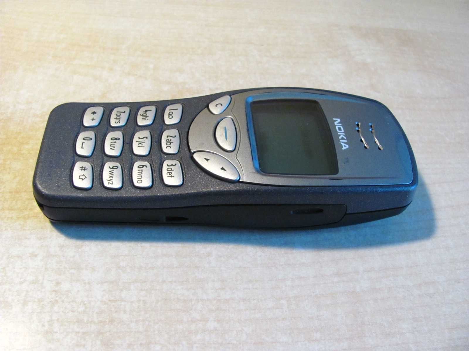 Stary telefon komórkowy Nokia 3210 - niedrogo sprzedam