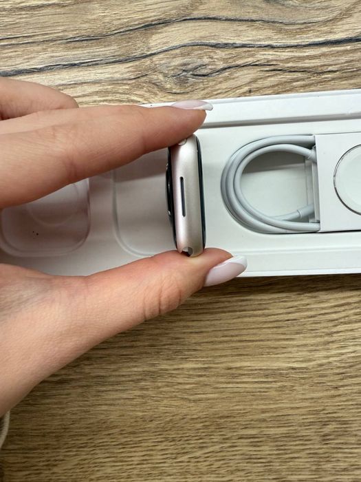 Apple Watch Series 8 41 MM Starlight GPS як новий