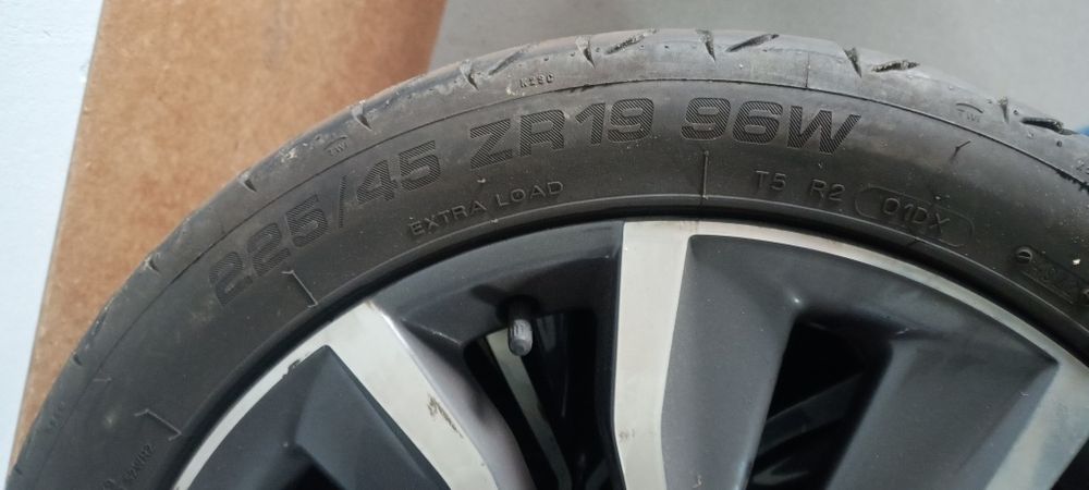 Renault Kajar 4 X koła z oryginalnymi felgami 19"