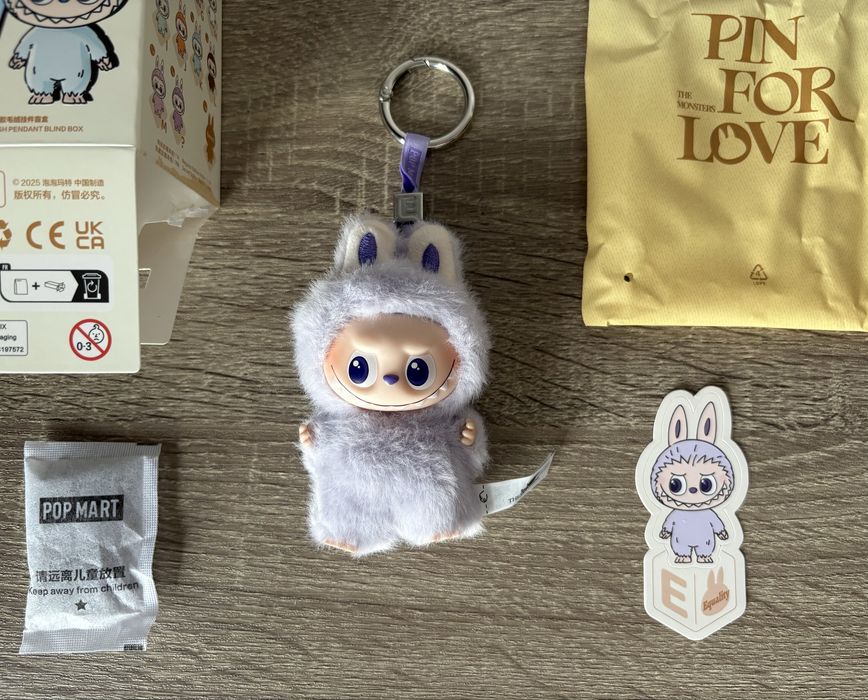 Оригінал Labubu - Pin for love брелок лабубу Pop Mart