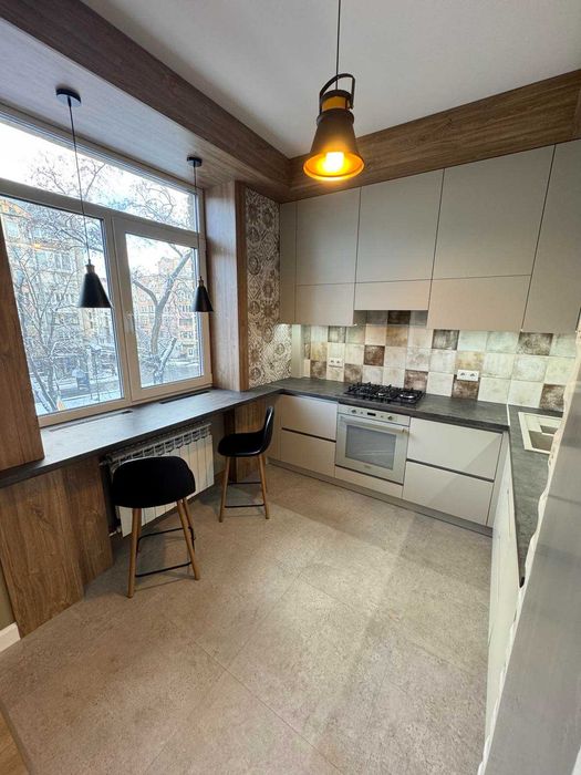 продам 2 кім  Поділ   вул.Верхній Вал 44