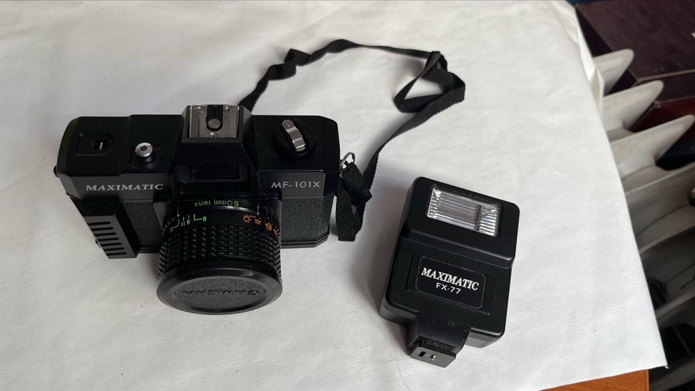 Câmara analógica Maximatic MF-101X + Flash FX-77 + bolsa