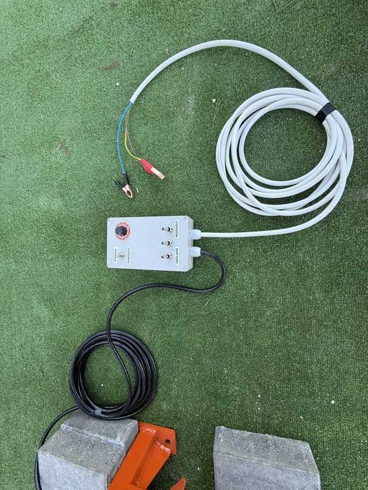 Posypywarka solarka do samochodu na hak / do quada