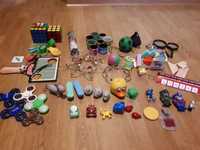 Kolekcja różnych zabawek, gadżetów, łamigłówek itp.