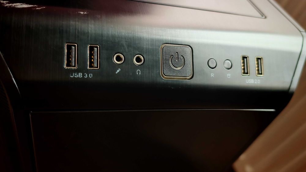 PC i7-7700k, 16GB RAM, HDD 750GB, Gigabyte GA-Z270X Gaming K5, 700W