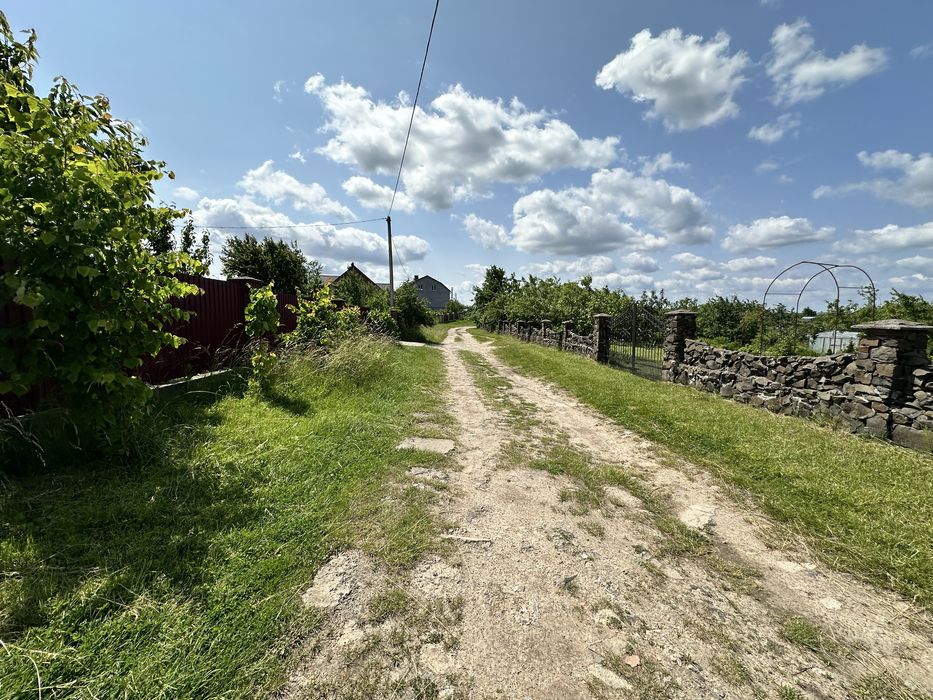 Продається земельна ділянка під будівництво.