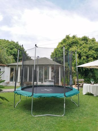 Aluguer de trampolim (pula pula) de 3 metros. Diversão garantida