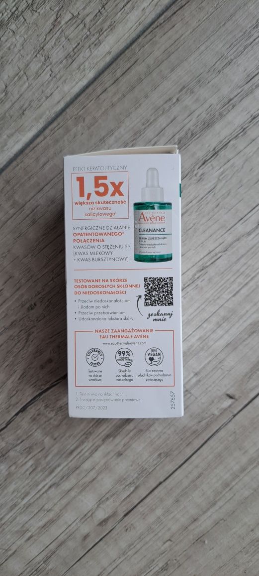 Avene Cleanance serum złuszczające A.H.A  nowy