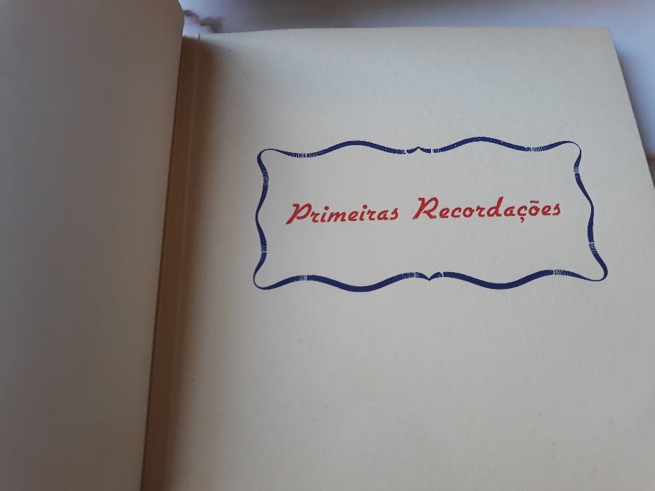 Livro do Bebé Antigo em Estado Novo