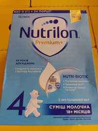 Молочна суха суміш Nutrilon Premium+ 4 600 г