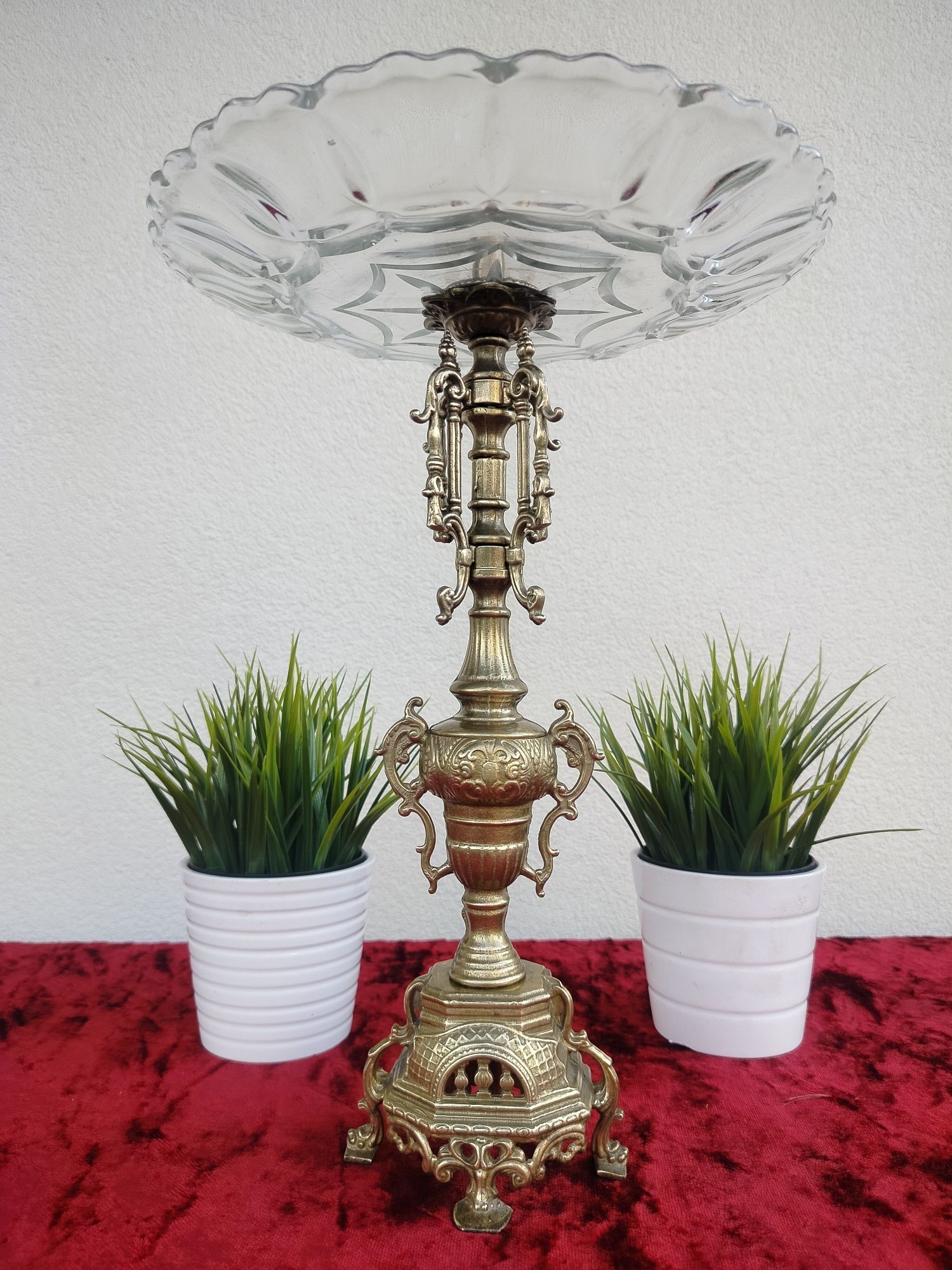 Duża mosiężna patera – elegancka owocarka do wyjątkowych wnętrz