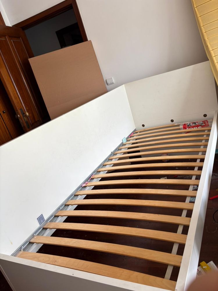 Cama solteiro com estrado