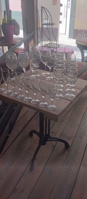 Pratos, copos, talheres, utensílios de cozinha...