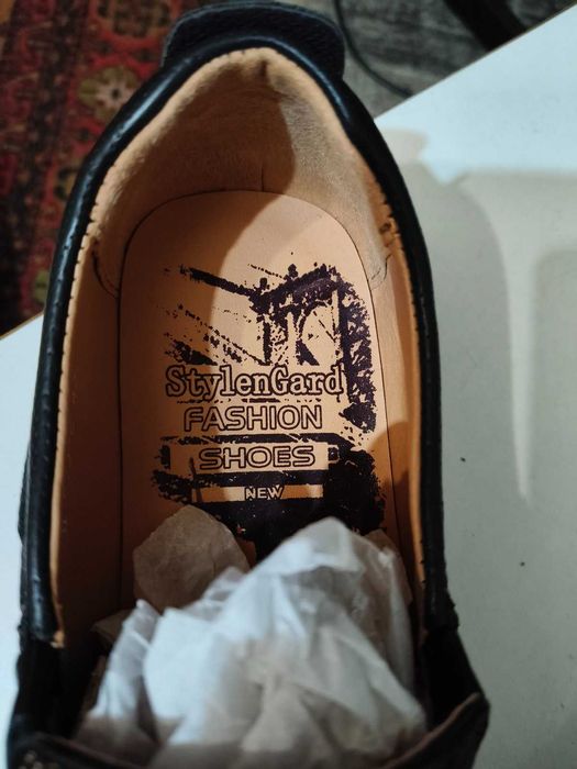 Чоловічі туфлі нові