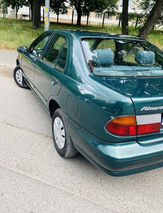 Автомобіль Nissan Almera