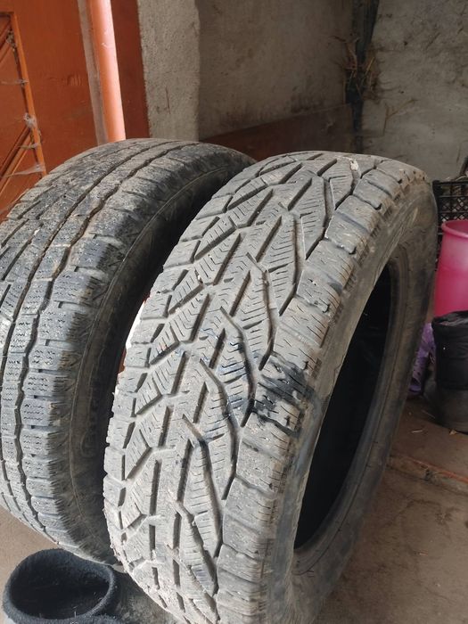 Зимова резина в гарному стані 205/60/16