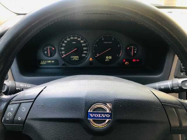 viatura de elevada qualidade, muito seguro e prazer de condução.