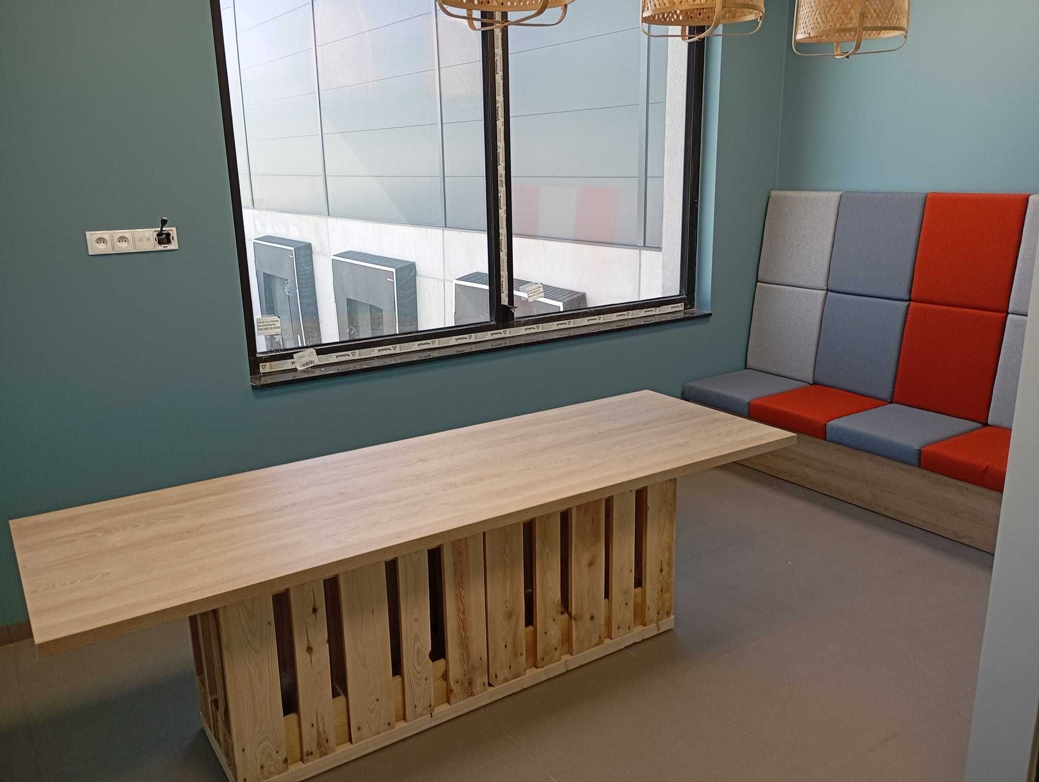 Stół z palet + blat z płyty laminowanej – unikatowy loftowy styl