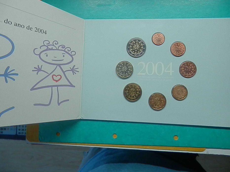 1302 - Euro: Série Anual Bebé 2004 FDC, por 24,00