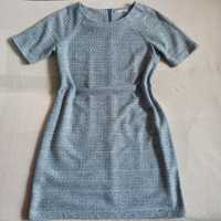 Błękitna sukienka z krótkim rękawkiem