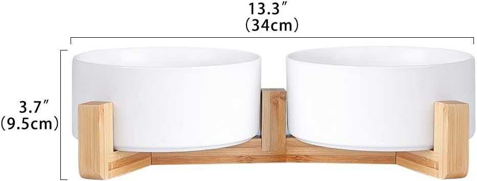 Zestaw misek białych ceramicznych na bambusowej podstawce