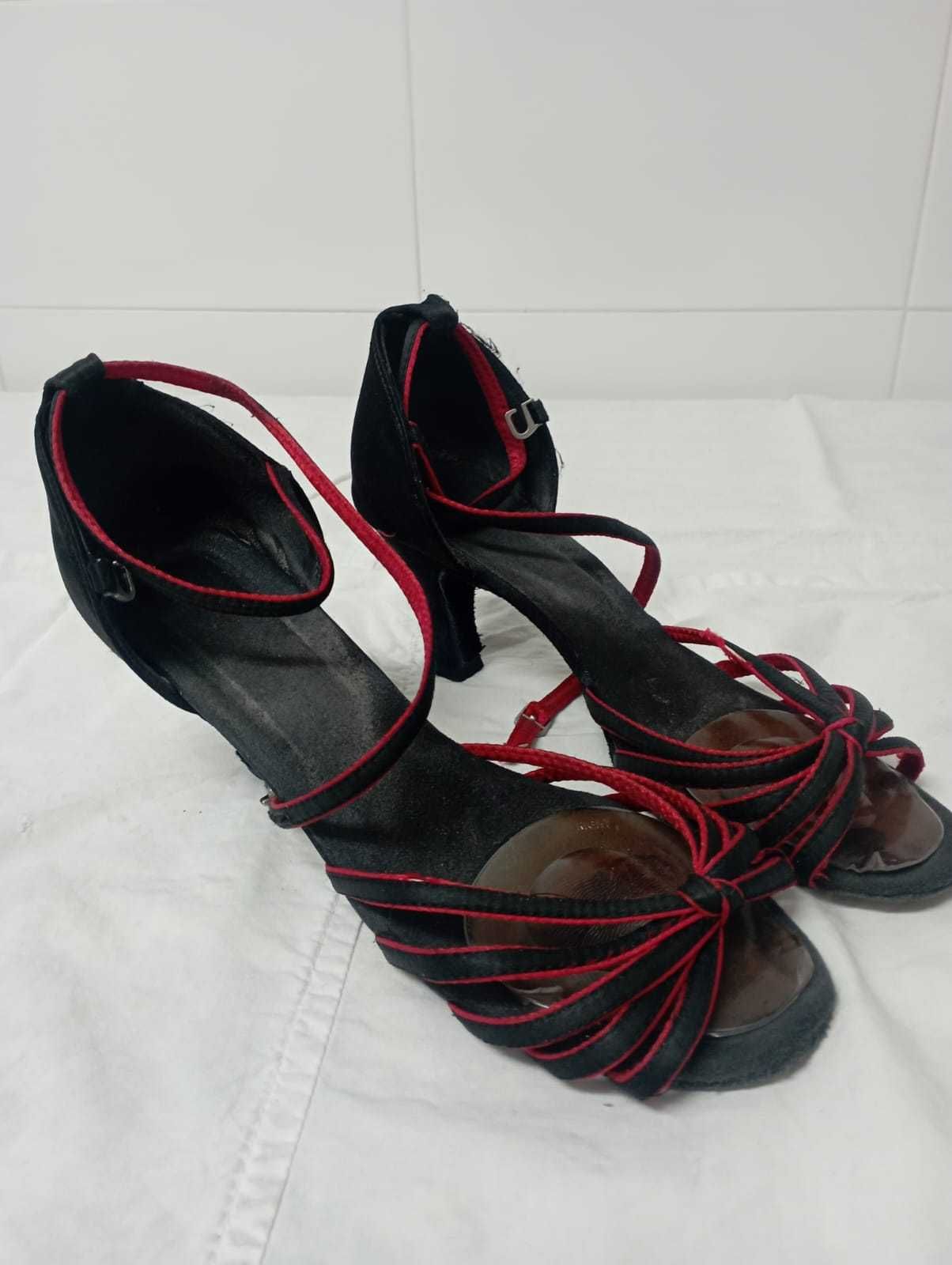 Sapatos de senhora de dança pretos e vermelhos tamanho 40 usados
