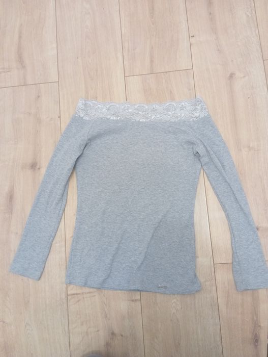 Bluzka z odkrytymi ramionami