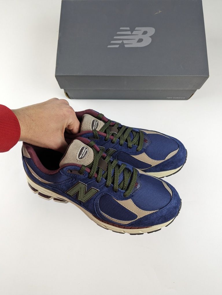 Нові чоловічі кросівки New Balance 2002r 990v3