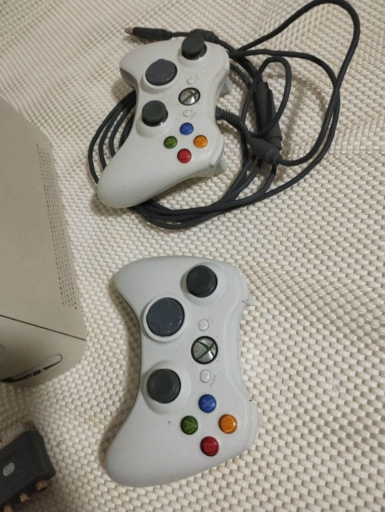 Xbox 360 com 2 comandos