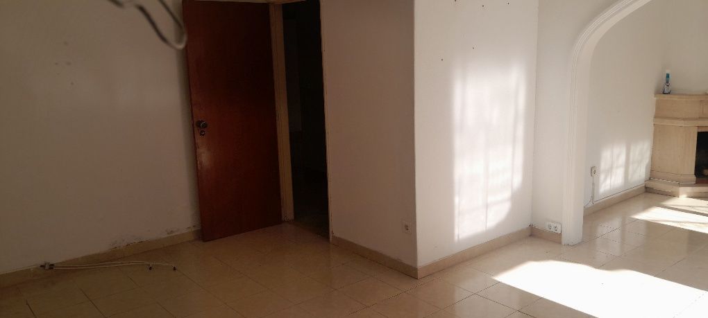 Casa T2 em Caneças