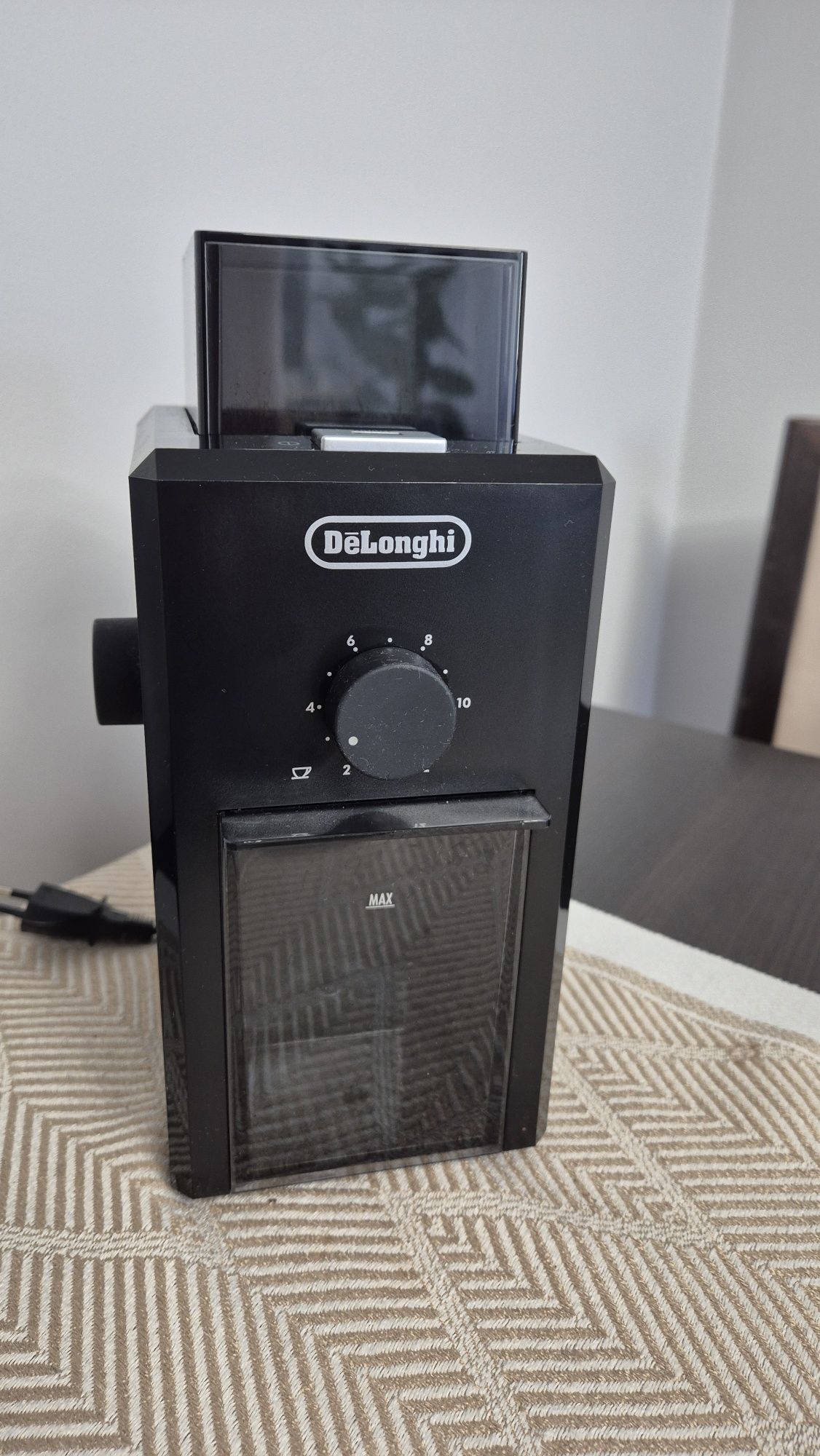 Młynek do kawy Delonghi KG79