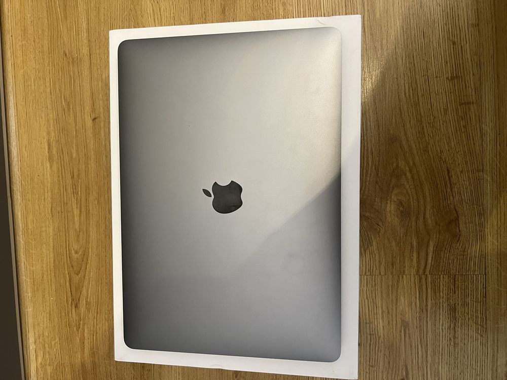 Macbook pro 13 cali 2020 16/512 GB