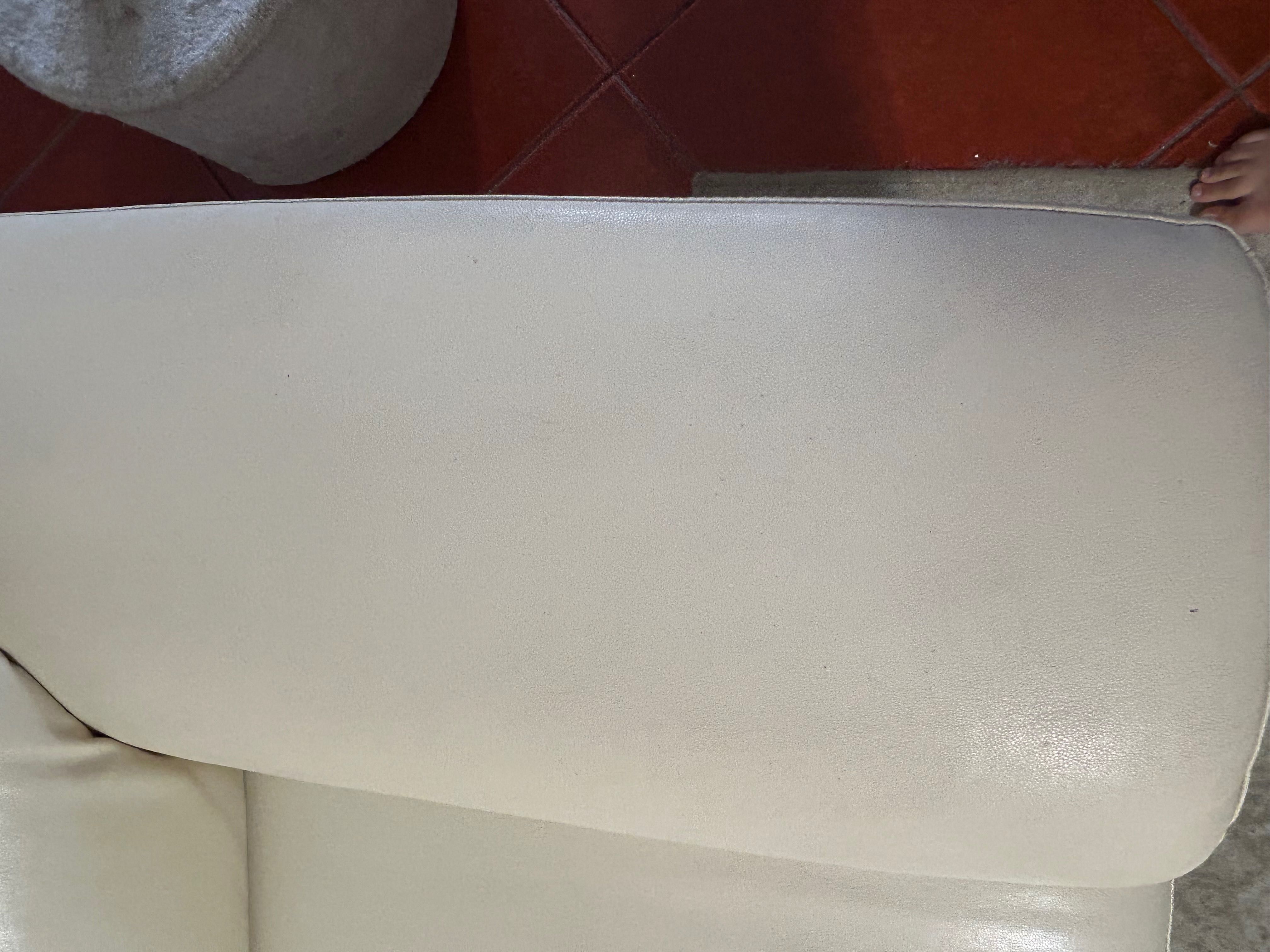 Sofá branco/bege pele