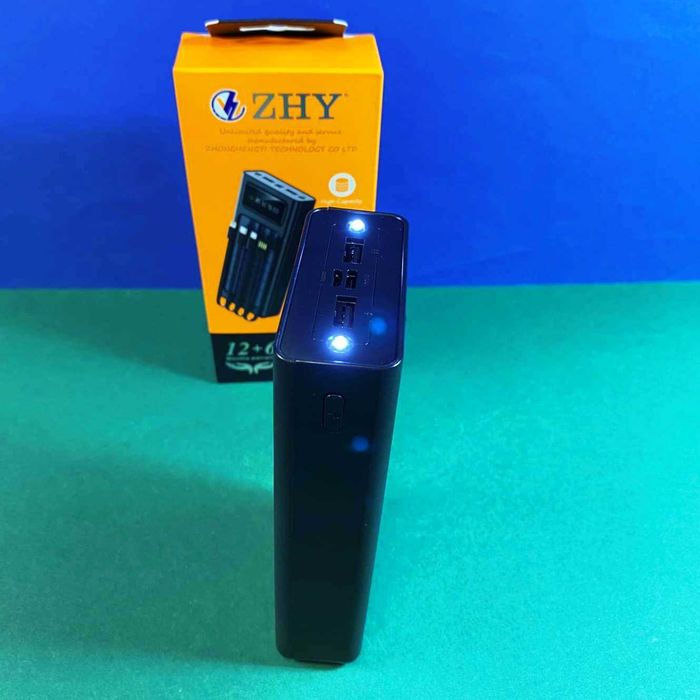 Фірмовий повербанк на 20000mAh із сонячною панеллю для всіх пристроїв