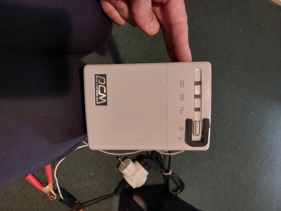 Інвертор БДЖ 12v-220v