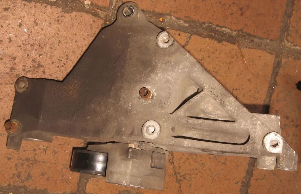 wspornik alternatora napinacz GRANDE PUNTO 1.4