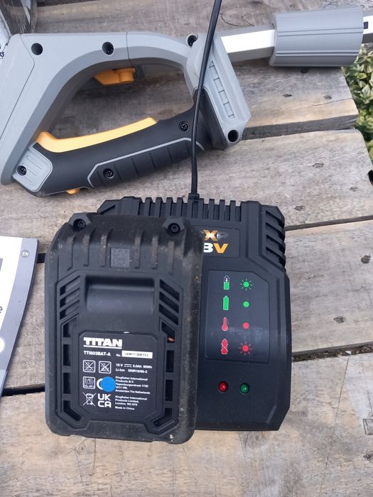 TITAN Piła, Nozyce na wysięgniku akumulatotowe 2W1 18V 5Ah
