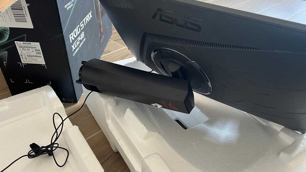 ASUS ROG Strix XG248 24" 240Hz - Para Peças ou Reparo