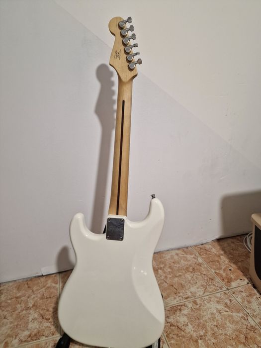 Guitarra Fender Sonic Stratocaster + Interface de áudio + Acessórios