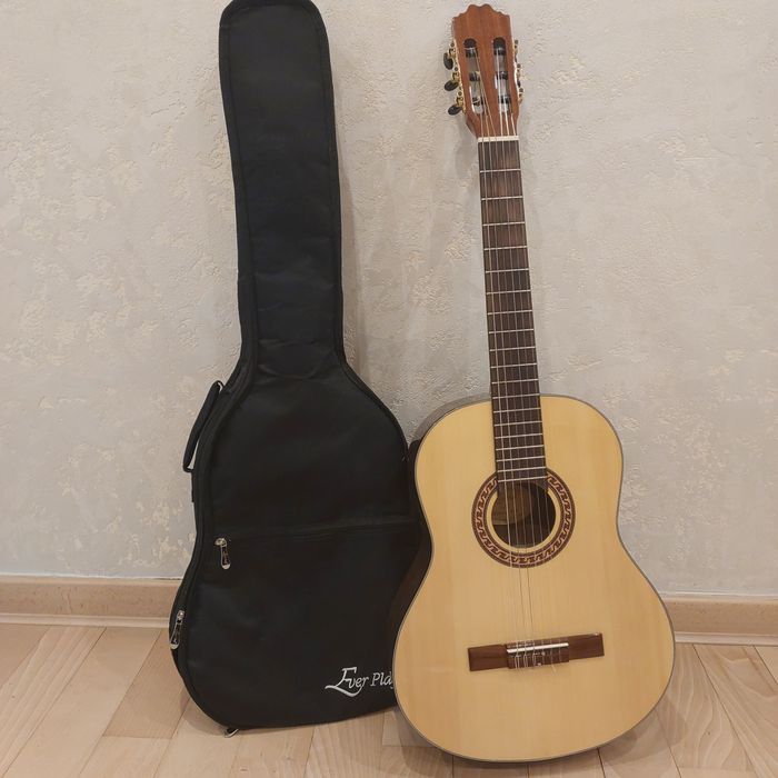 Sprzedam gitarę Walnut  rozmiar 4/4