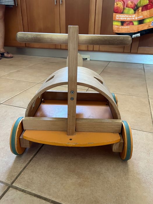 Carrinho de madeira para criança (tipo triciclo)