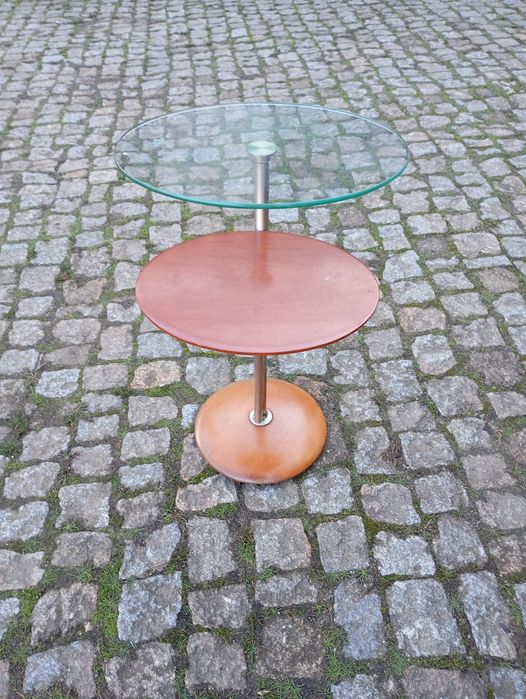 Vendo esta mesa muita bonita bom estado