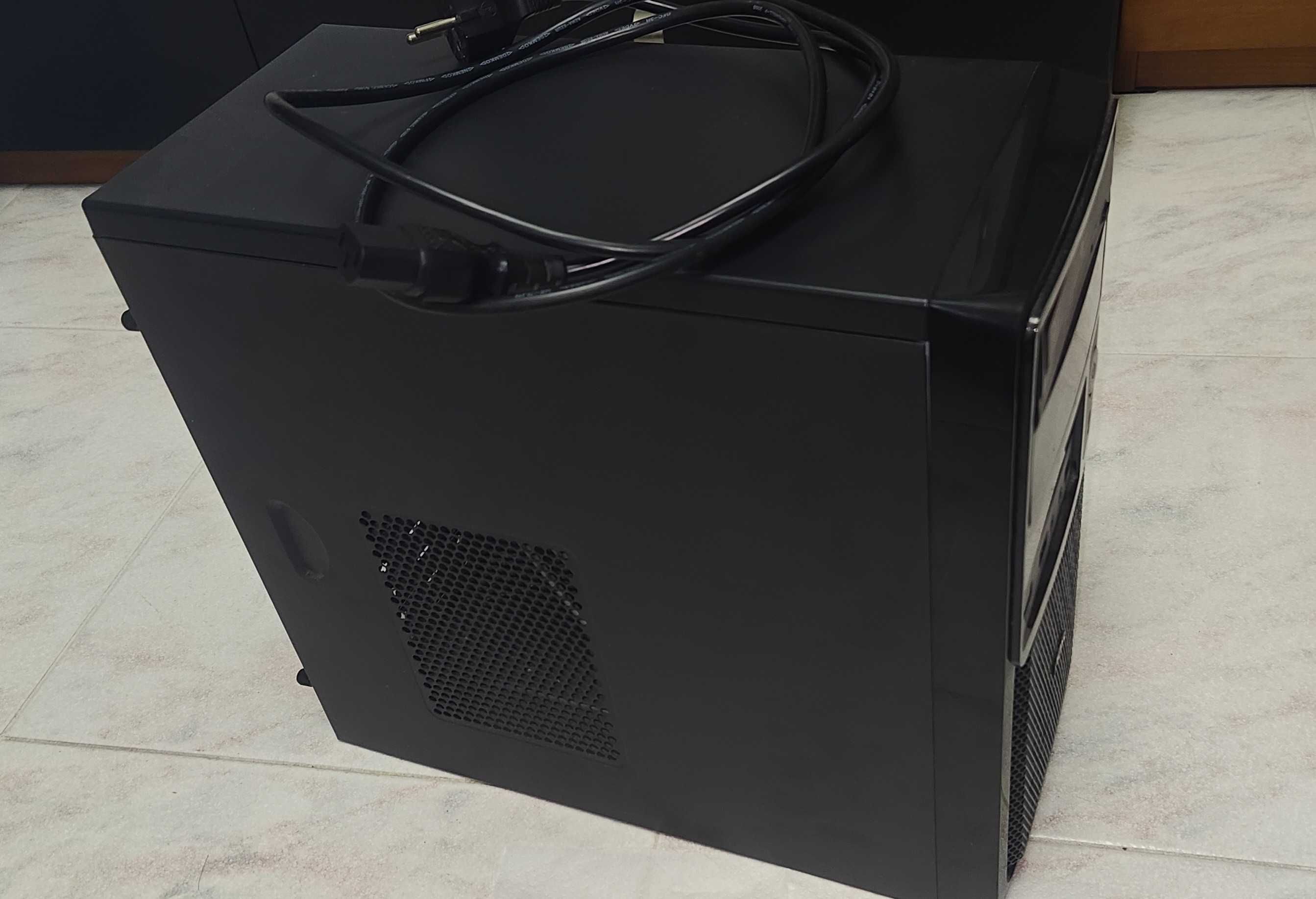 PC antigo sem disco rígido.