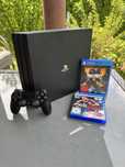 PS4 pro 1 TB. Jeden pad + dwie gry