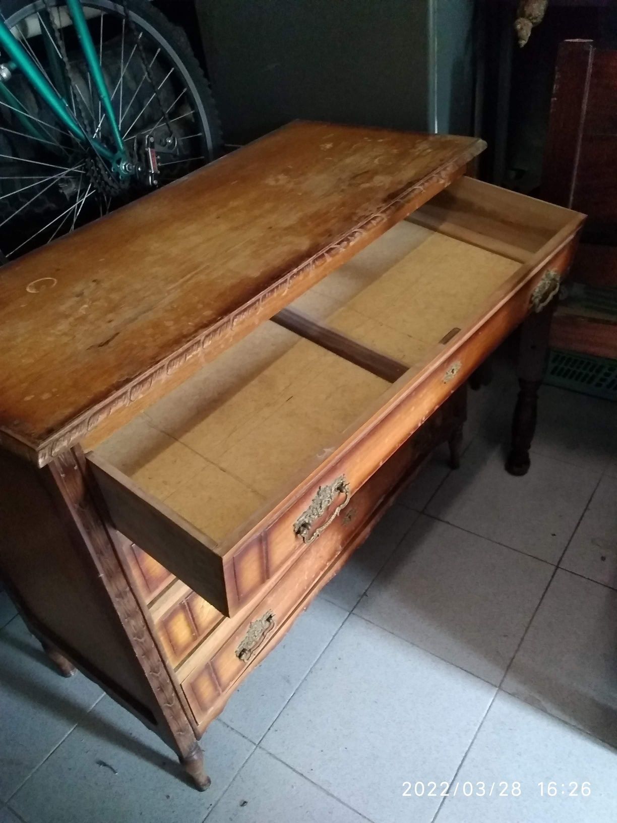 Cómoda antiga para restaurar