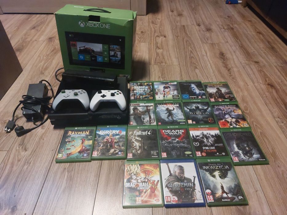 Xbox one fat 500gb + 2 pady+ kinect+17 gier
